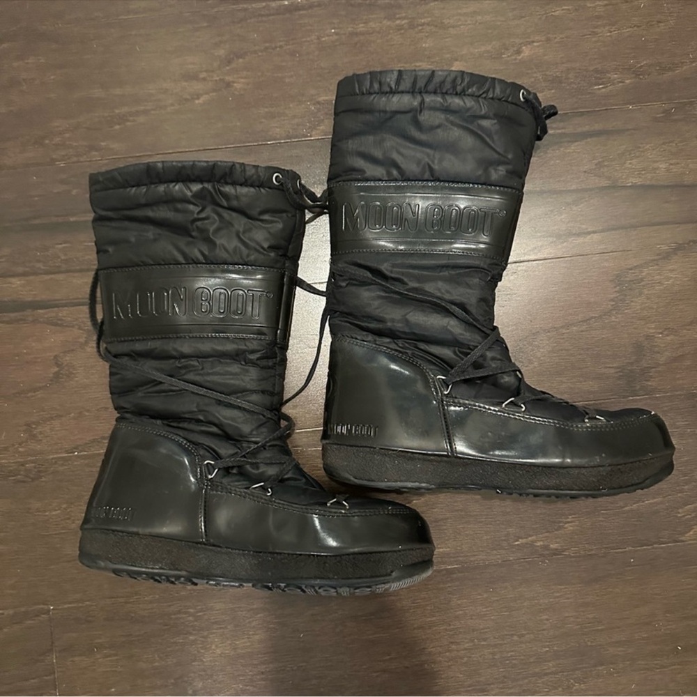 Moon Boot Black Women's Shoes size 8
